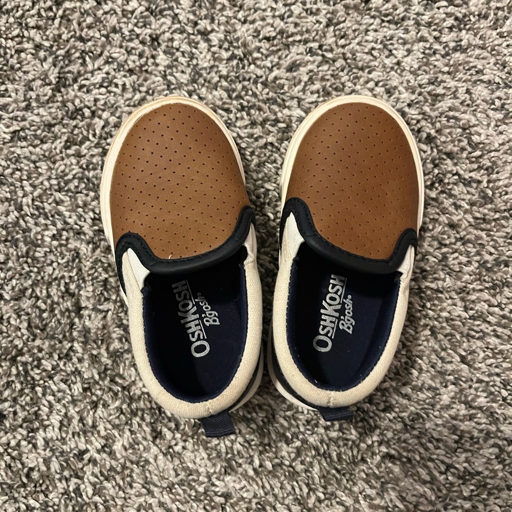 OshKosh B'gosh Kids Tan and Black Sneakers